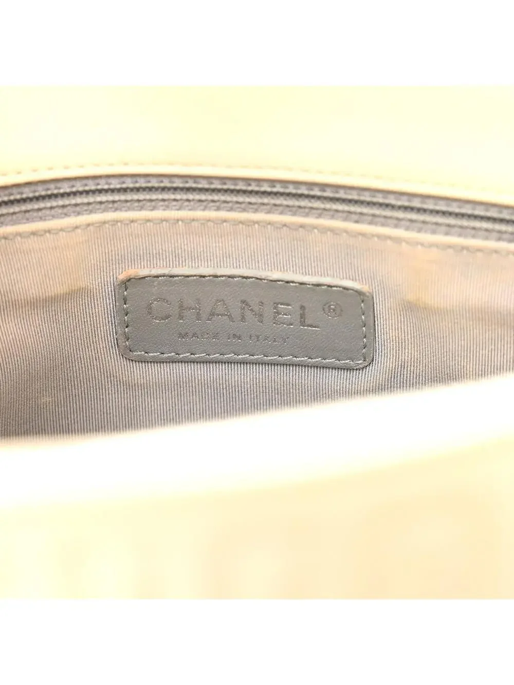 CHANEL indulge timeless